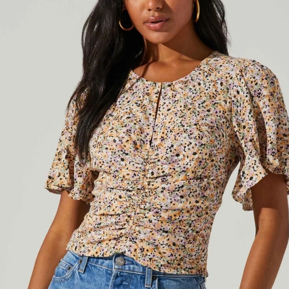 ASTR The Label Flutter Sleeves Ruched Front Keyhole Short Sleeve Blouse